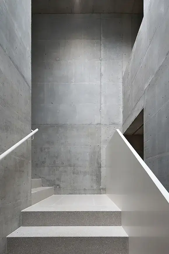 F28 Foto Innen Treppenhaus 02