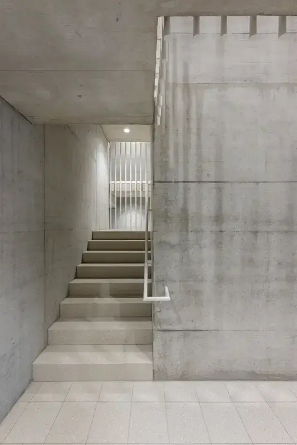 H51 Foto Innen Treppenhaus 01