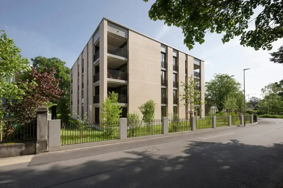 H51 Foto Aussen Strasse 02