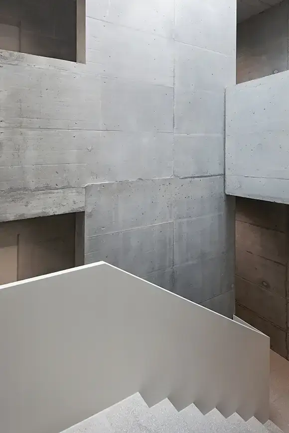 F28 Foto Innen Treppenhaus 03