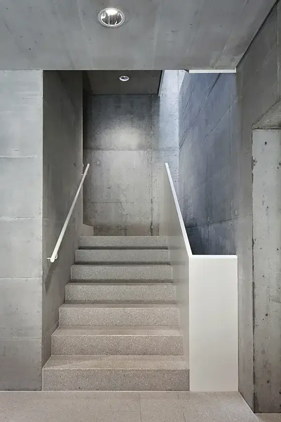 F28 Foto Innen Treppenhaus 04