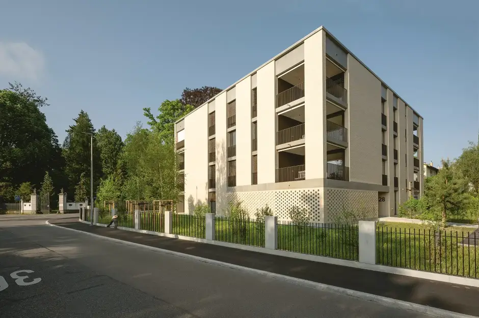 H51 Foto Aussen Strasse 03