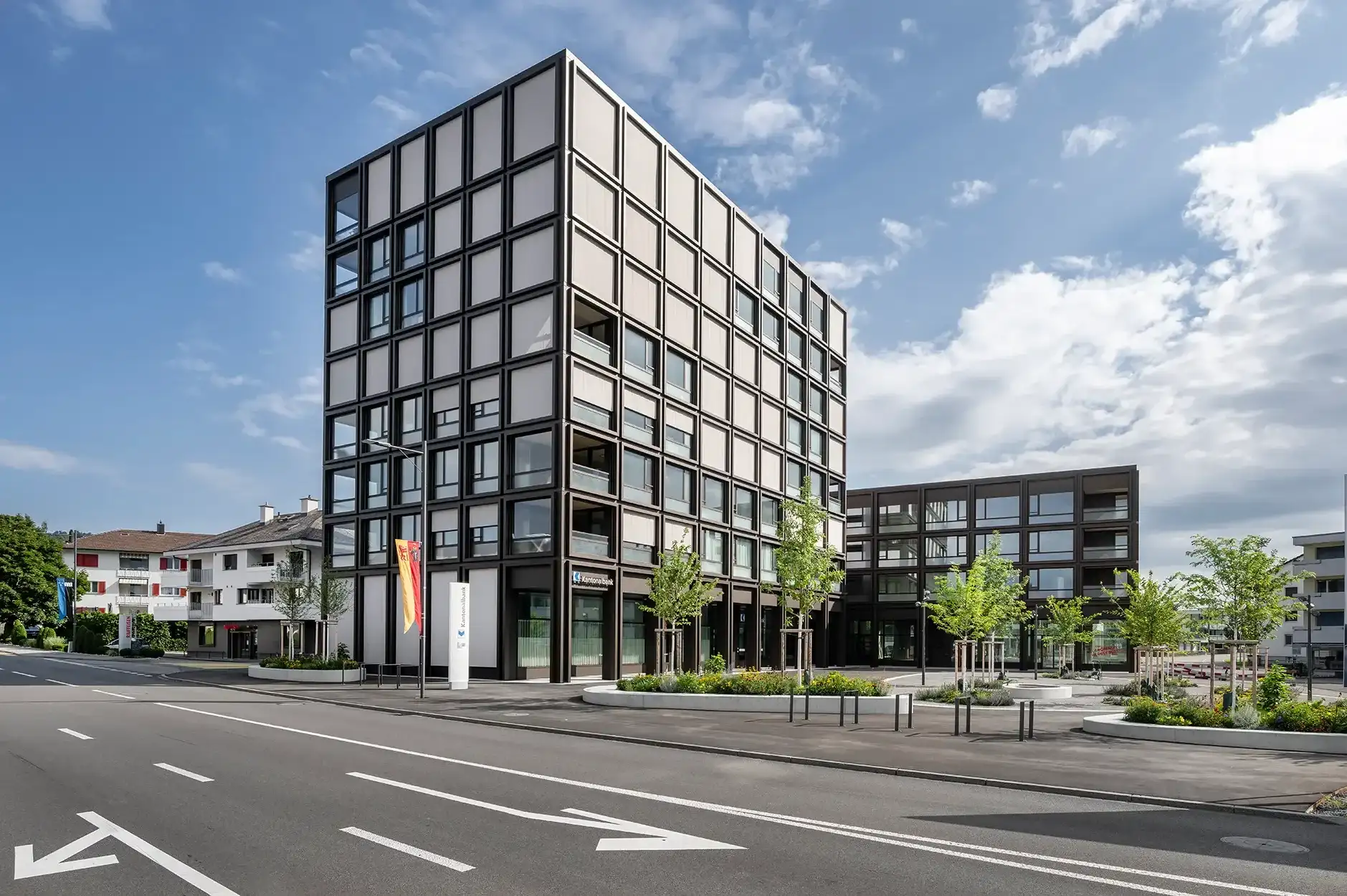 H54 A Foto Aussen Platz 01