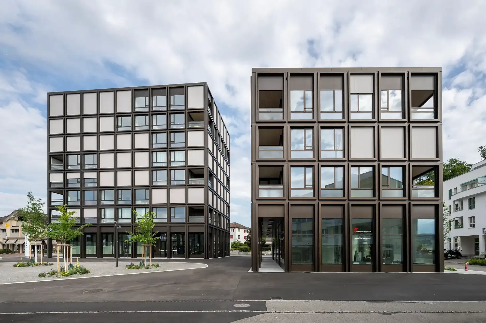 H54 A Foto Aussen Platz 02