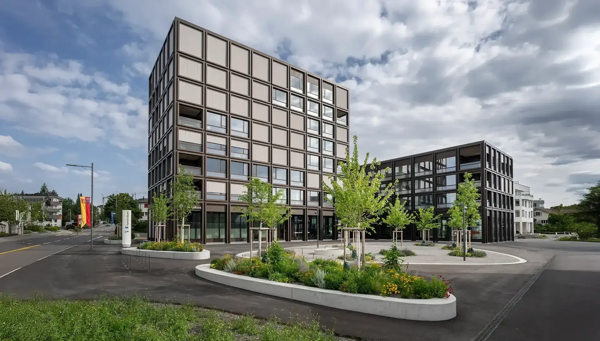 H54 A Foto Aussen Platz 03