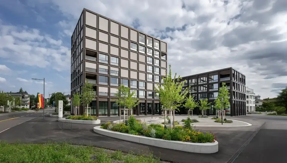 H54 A Foto Aussen Platz 03