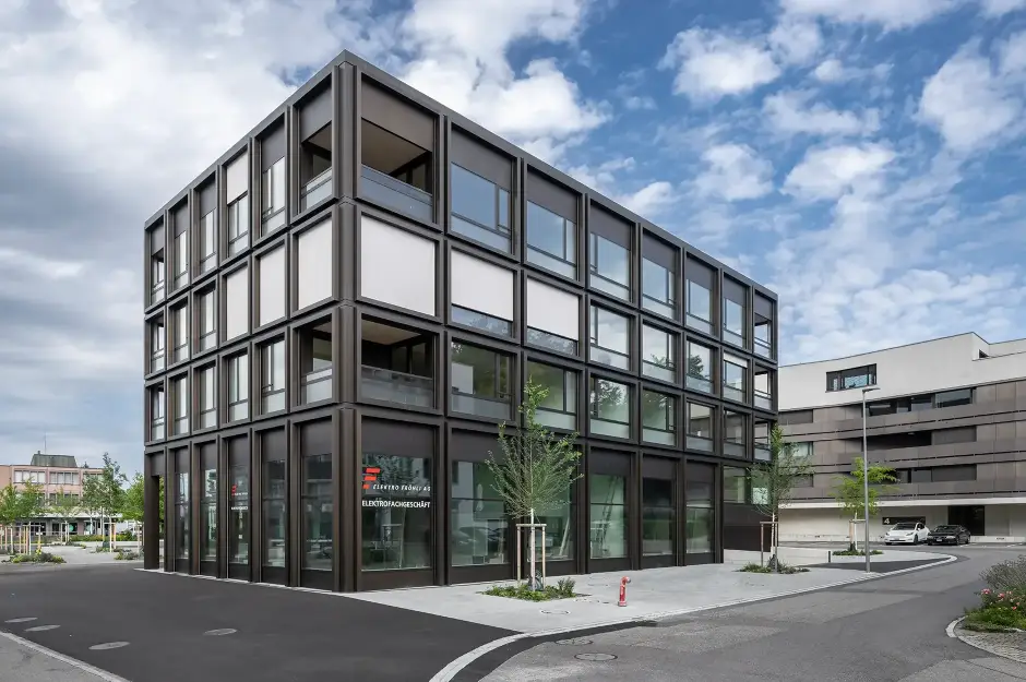 H54 A Foto Aussen Einfahrt 01