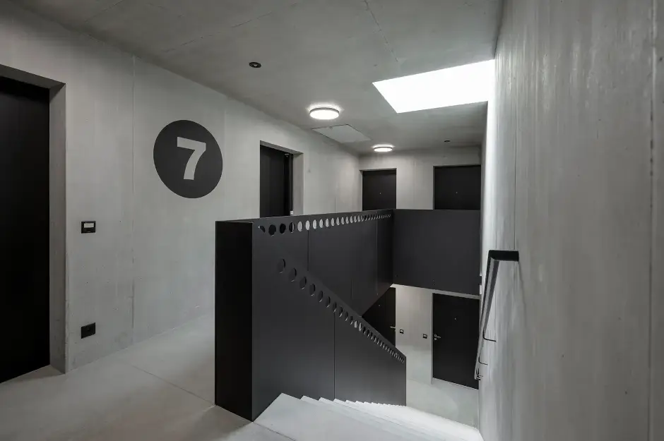 H54 A Foto Innen Treppenhaus Oberlicht Treppenauge