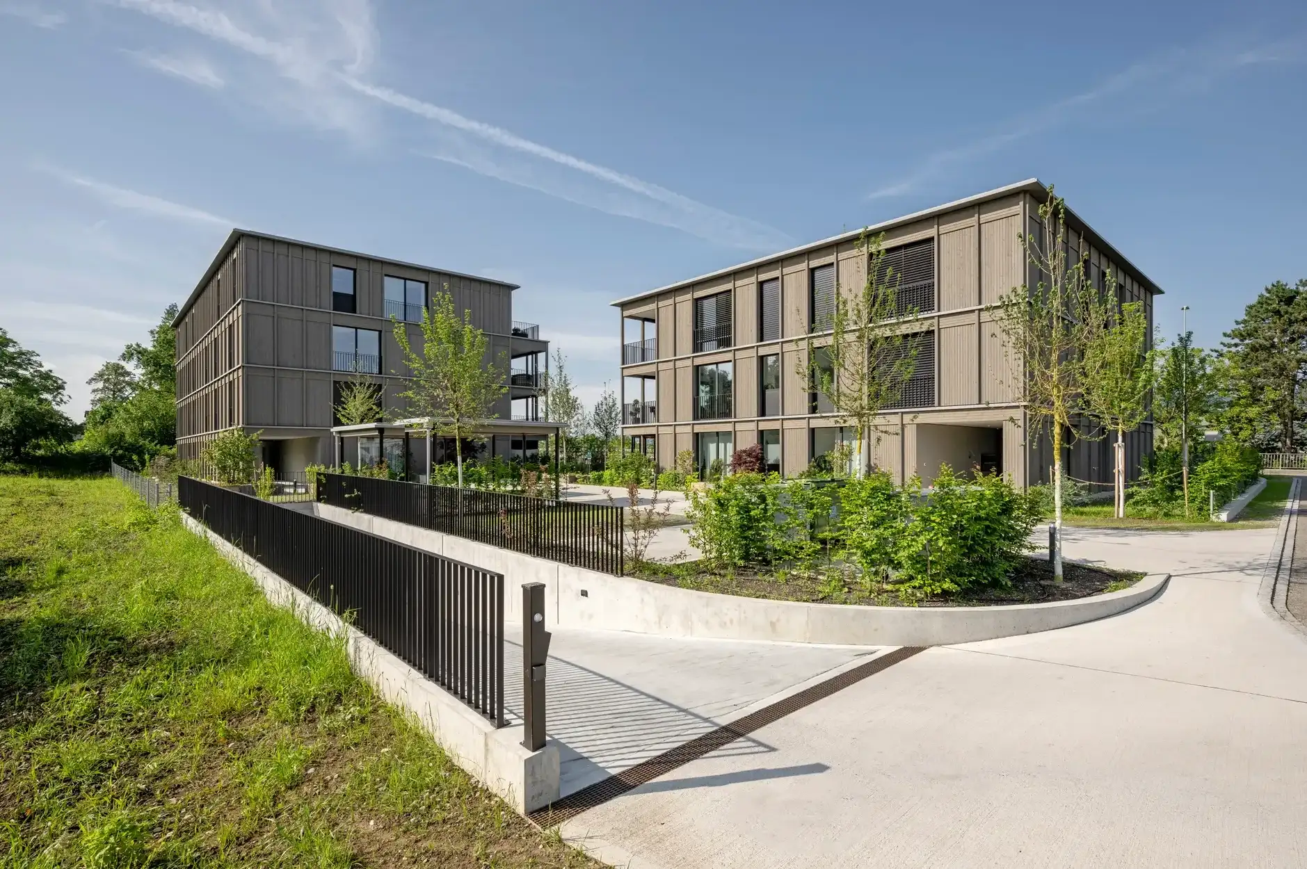 H59 Foto Aussen Einfahrt Einstellhalle