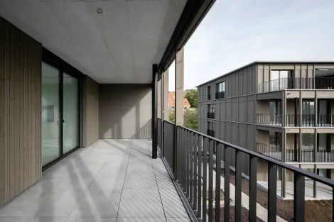 H59 Foto Innen Balkon 02