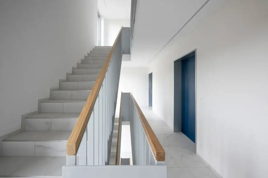 H59 Foto Innen Treppenhaus 01