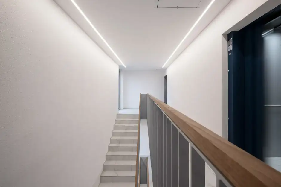 H59 Foto Innen Treppenhaus 03