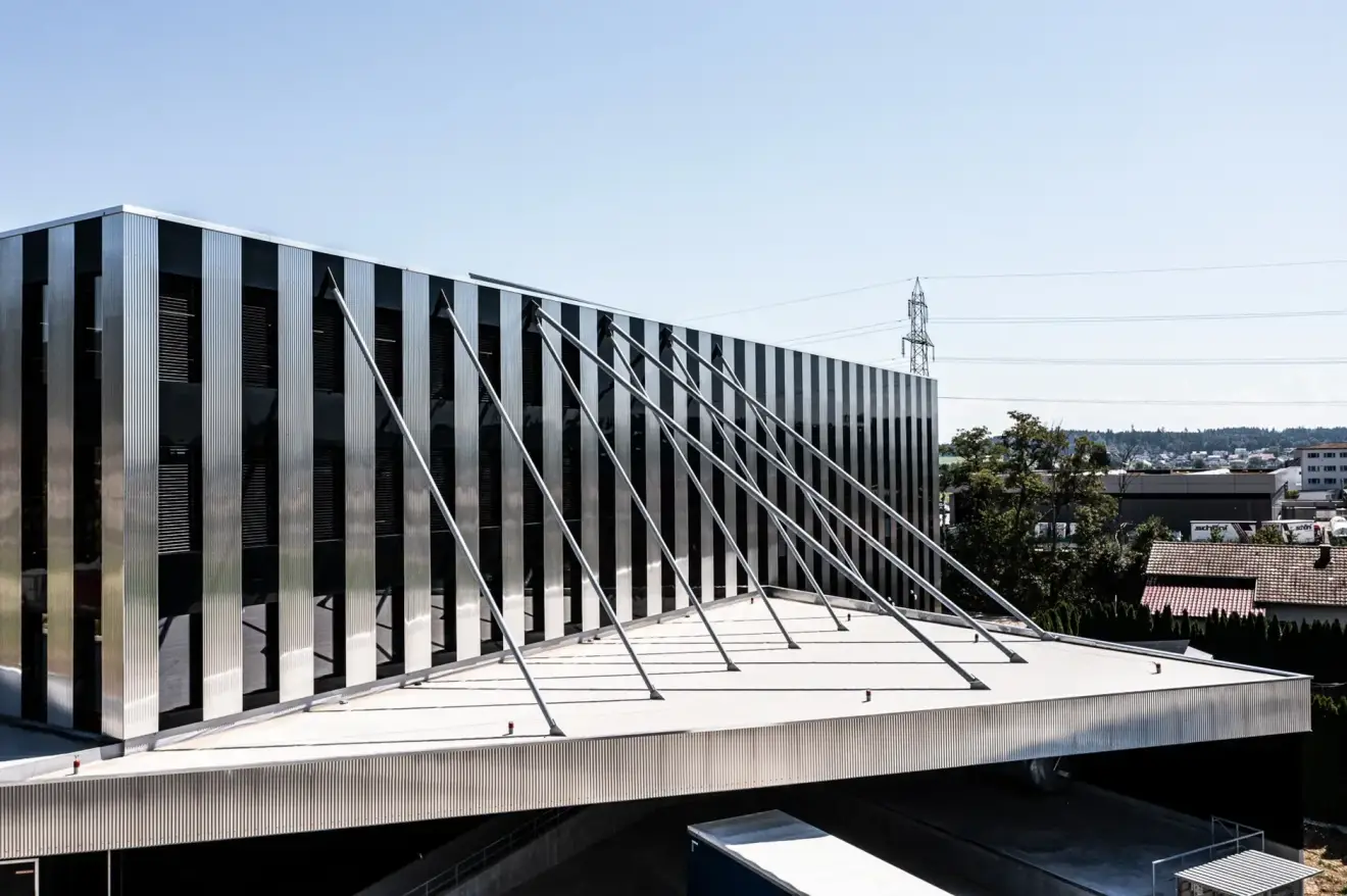 H62 Foto Aussen Vordach 02