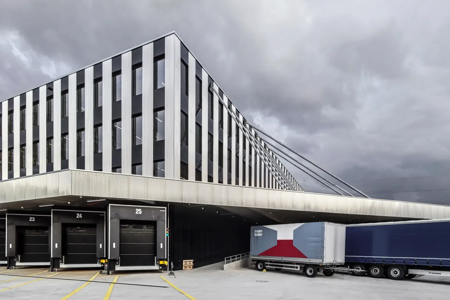 H62 Foto Aussen Anlieferung 03