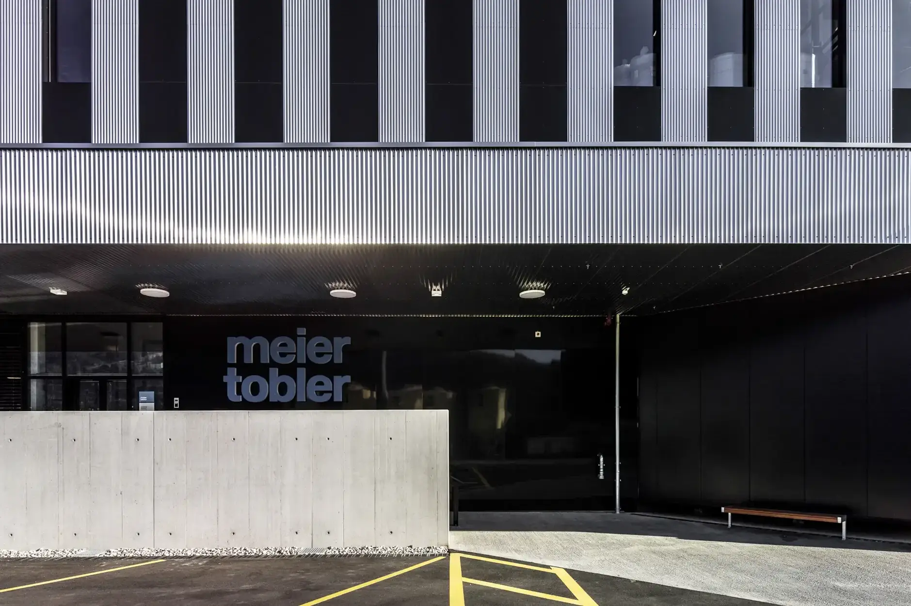 H62 Foto Aussen Haupteingang