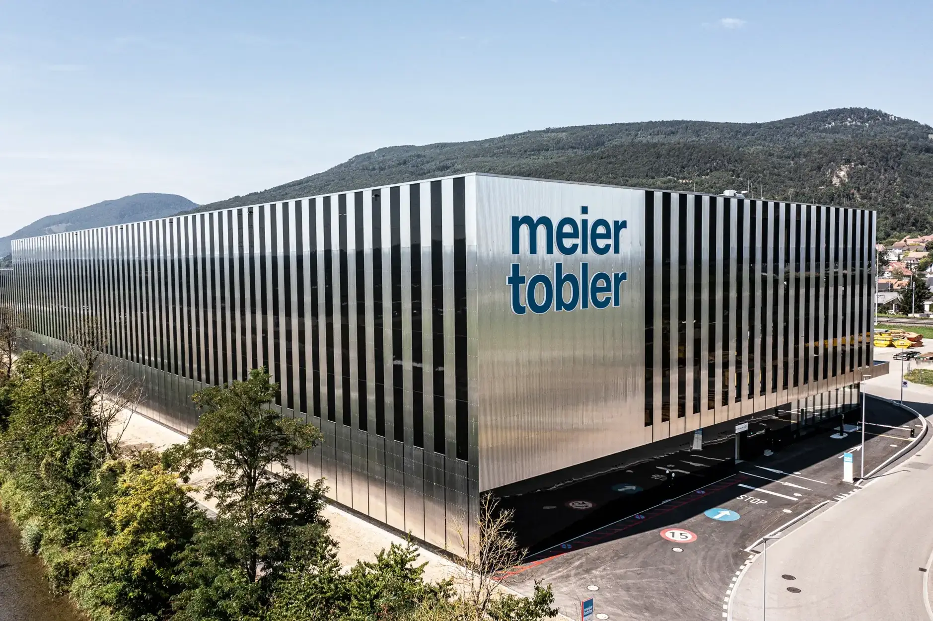 H62 Foto Aussen Schriftzug 02