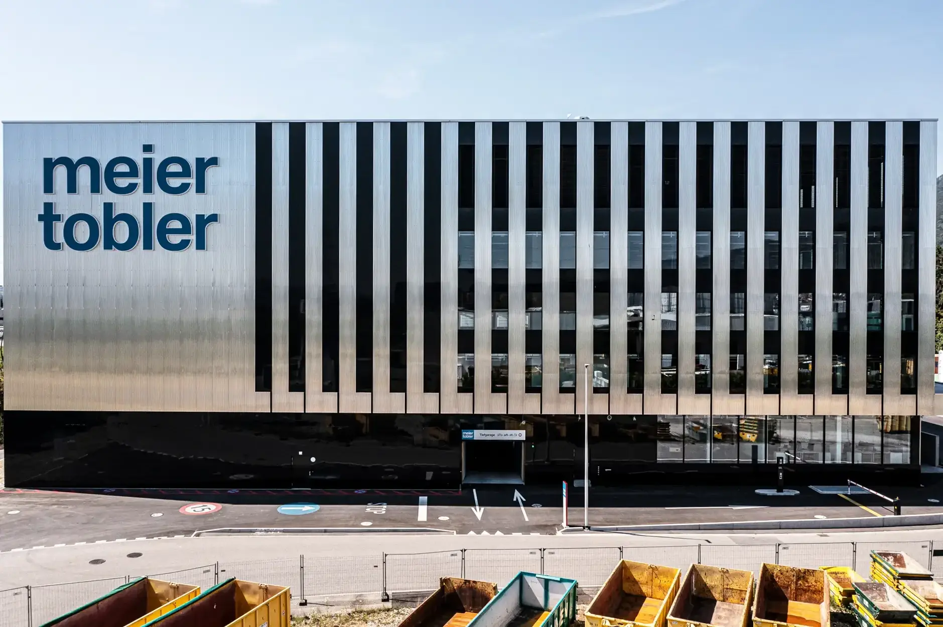 H62 Foto Aussen Schriftzug Frontal