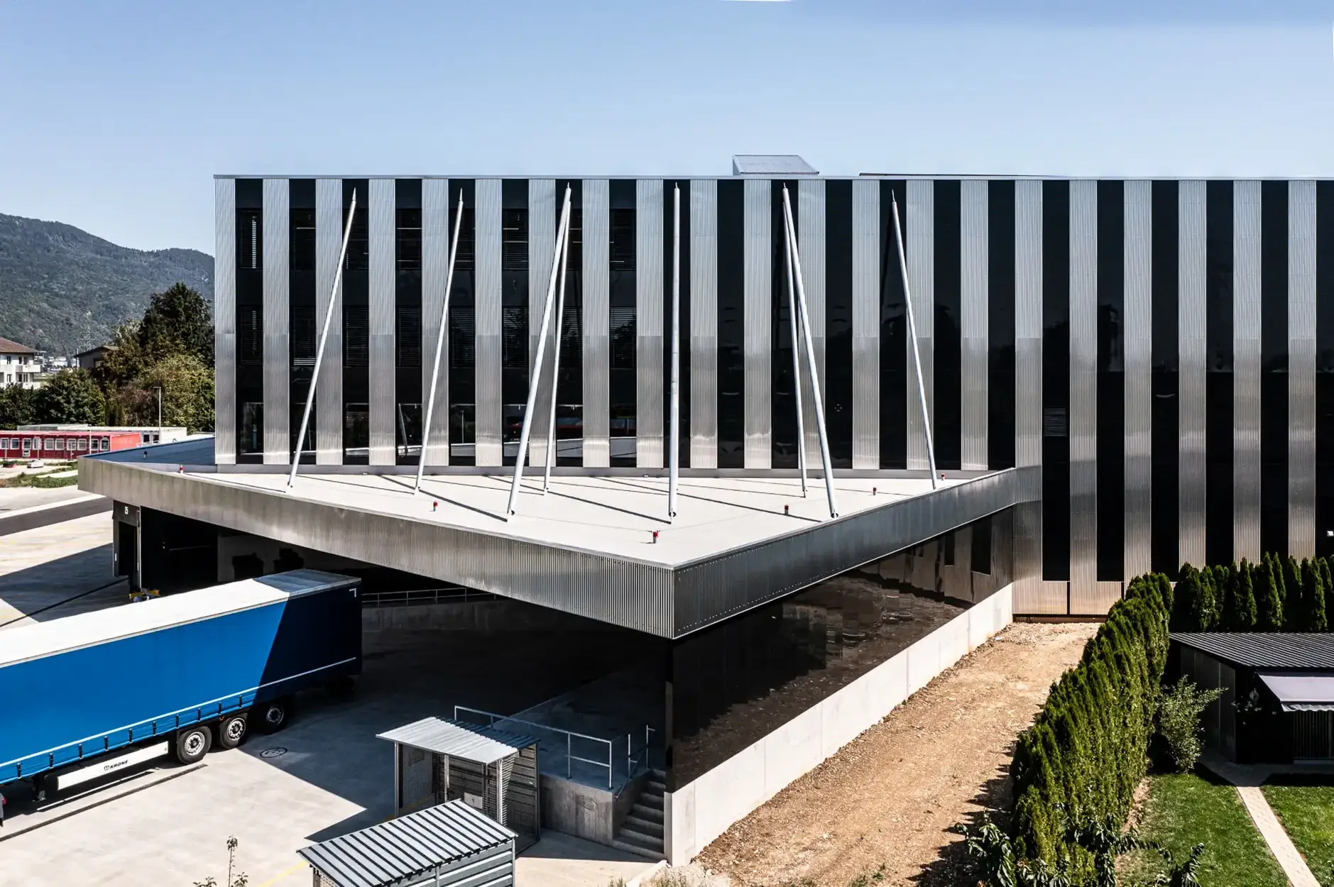 H62 Foto Aussen Vordach 01