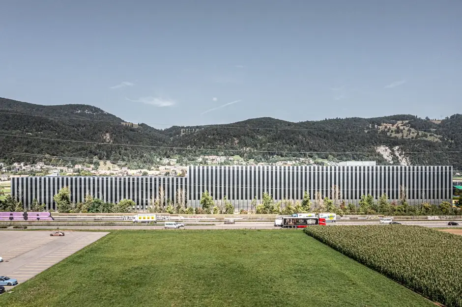 H62 Foto Aussen Frontal Autobahn