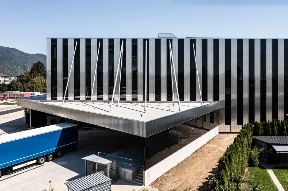 H62 Foto Aussen Vordach 01