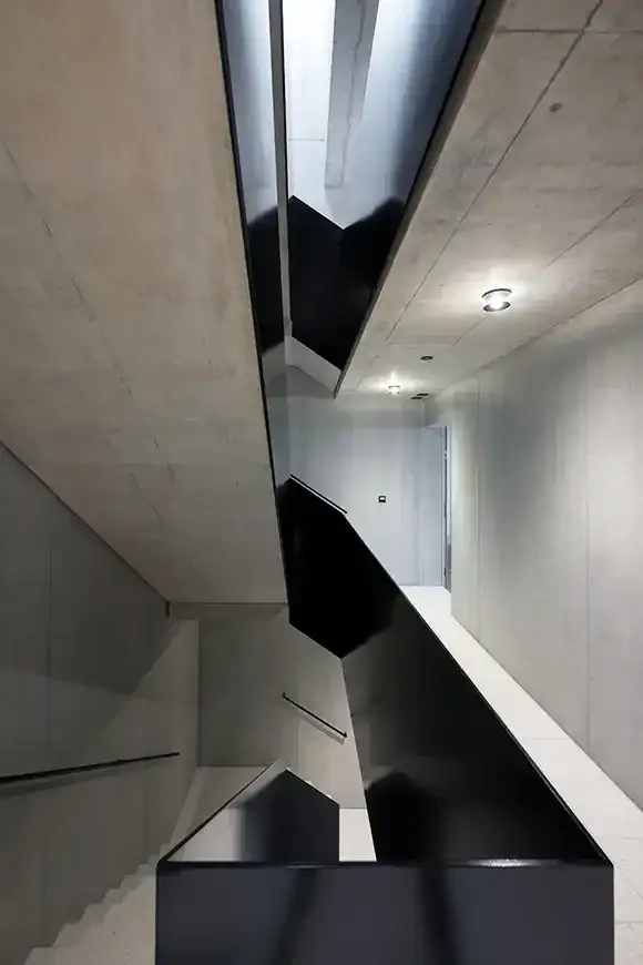 H79 Foto Innen Treppenhaus