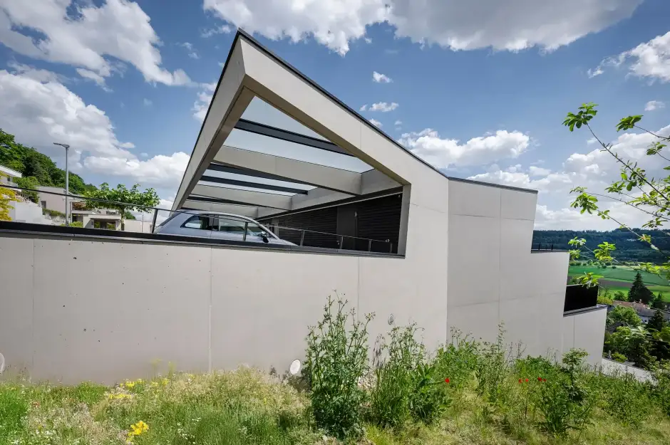 H79 Foto Aussen Fassade Eingang 02