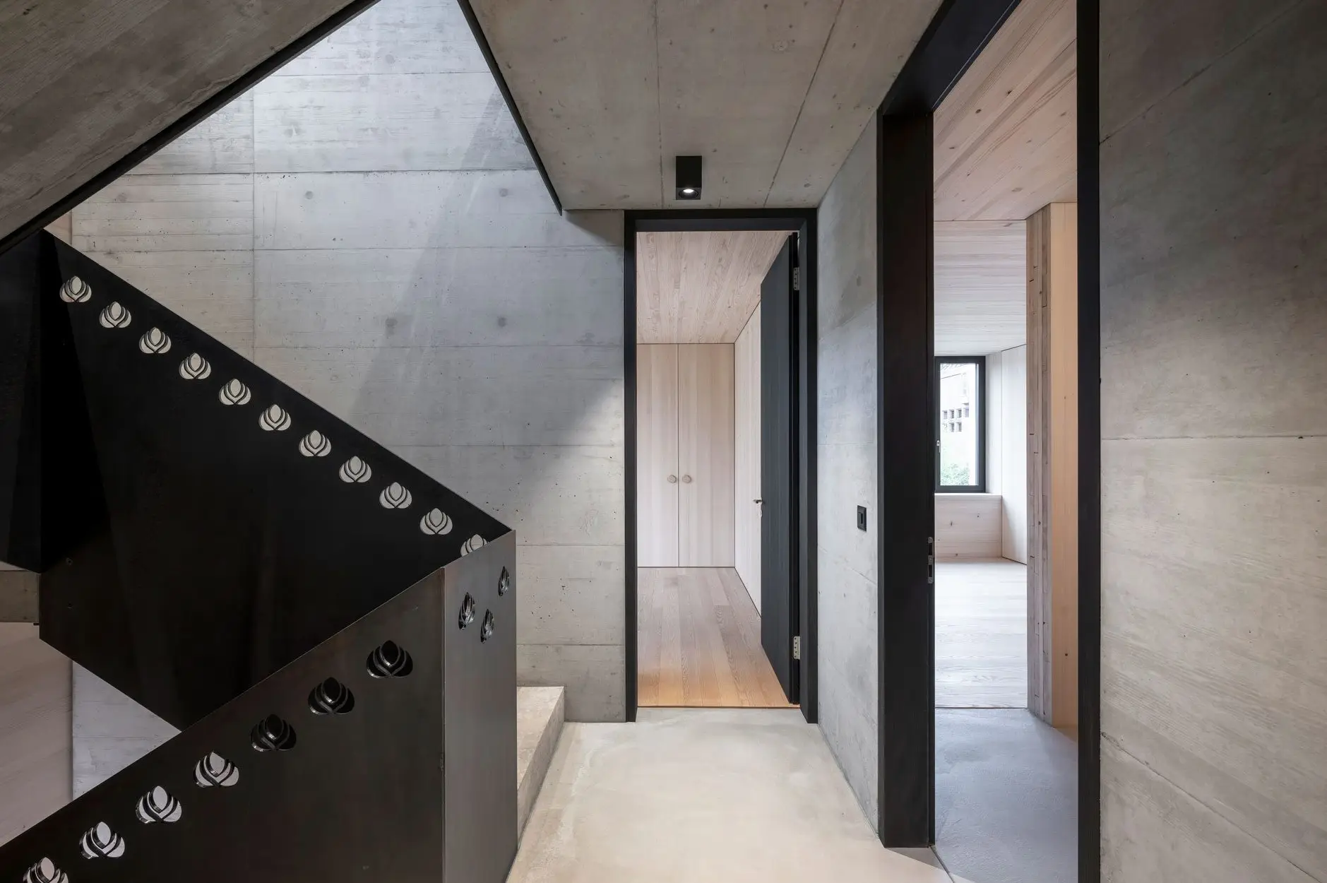 I54 Foto Innen EG Treppenhaus 02